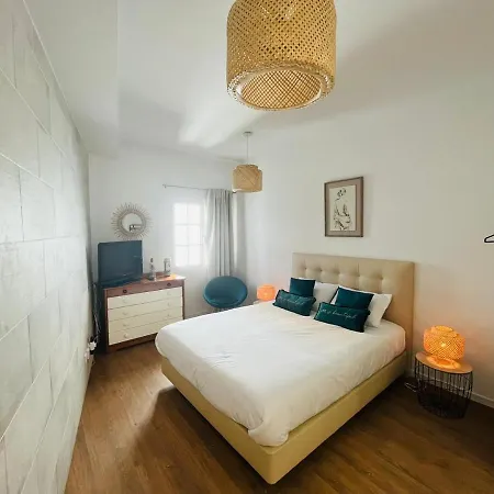 Charming Ii Apartment *