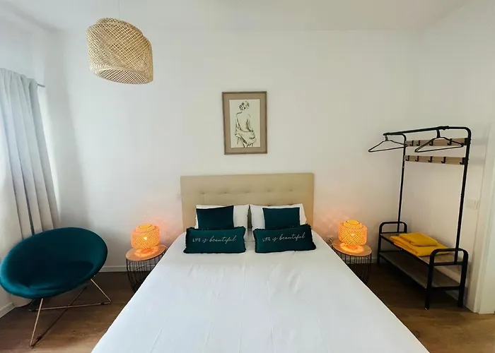 Charming Ii דירה פונשל